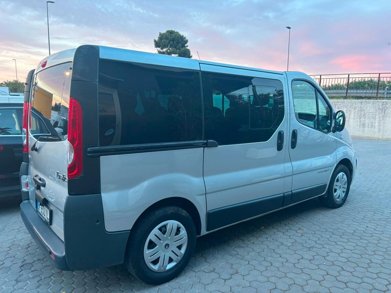 RENAULT TRAFIC 2.0 DCI 120 CV 9 POSTI - MOTORE RIFATTO