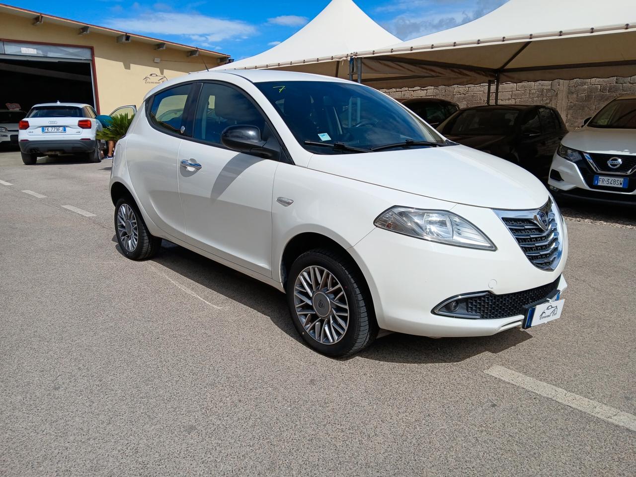 Lancia Ypsilon 0.9 TwinAir 85 CV 5 porte Metano Ecochic Gold