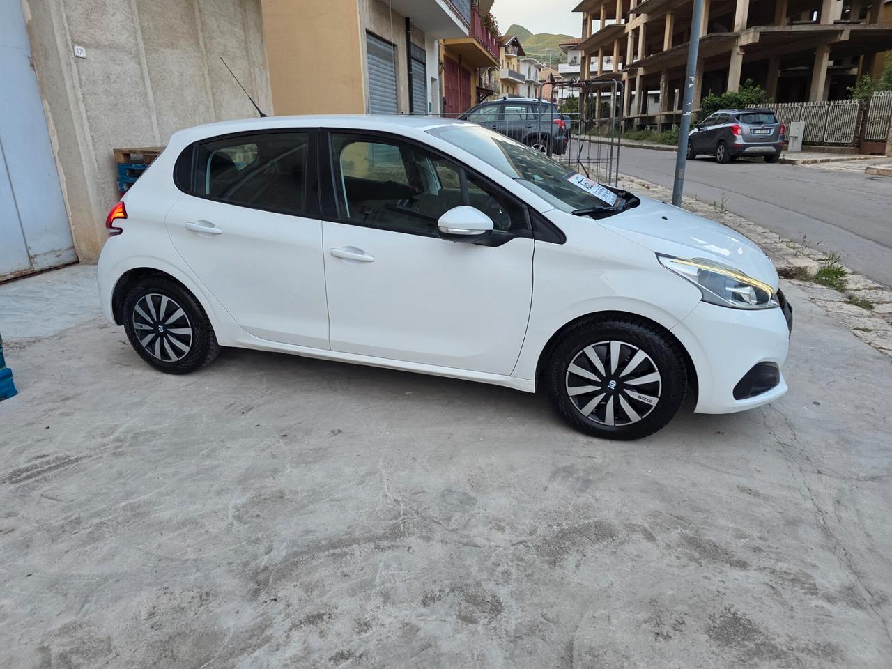 Peugeot 208 BlueHDi 75 5 porte Active
