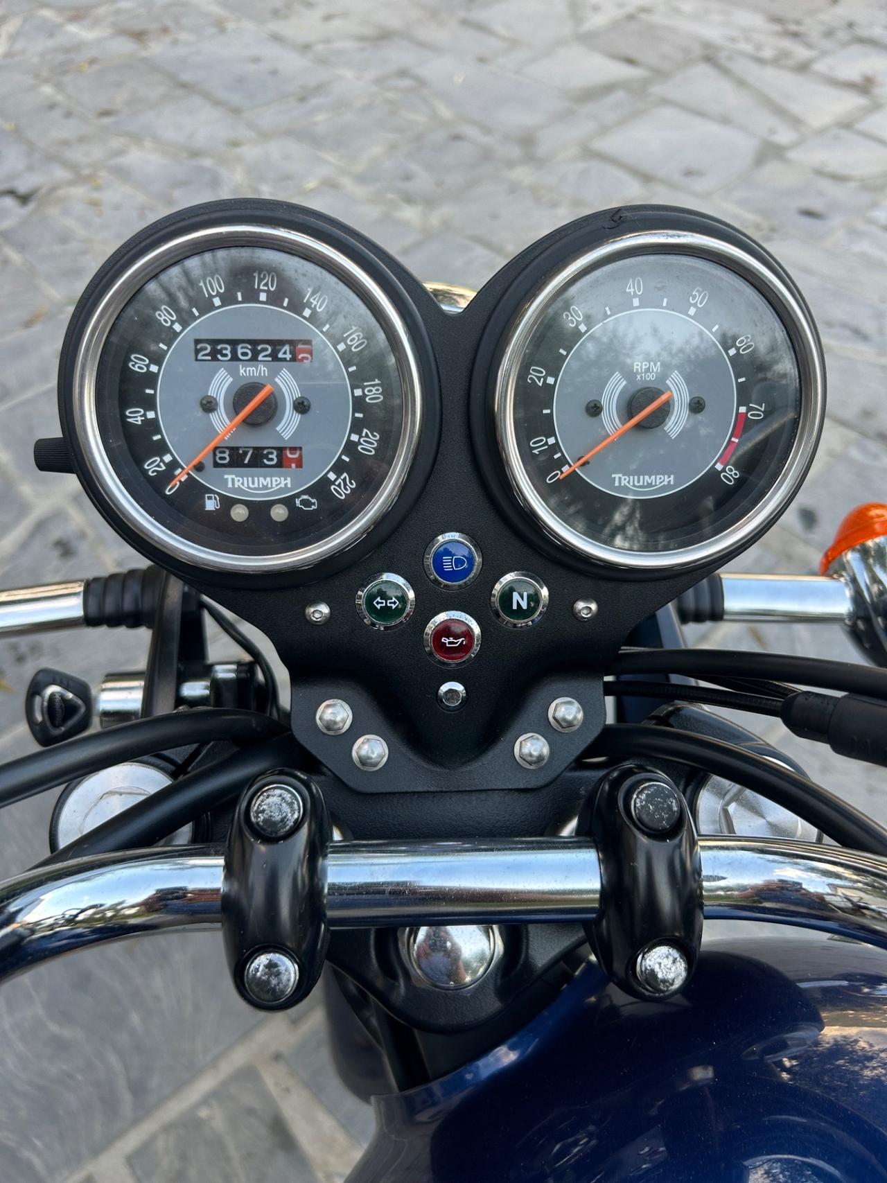 Triumph Bonneville se