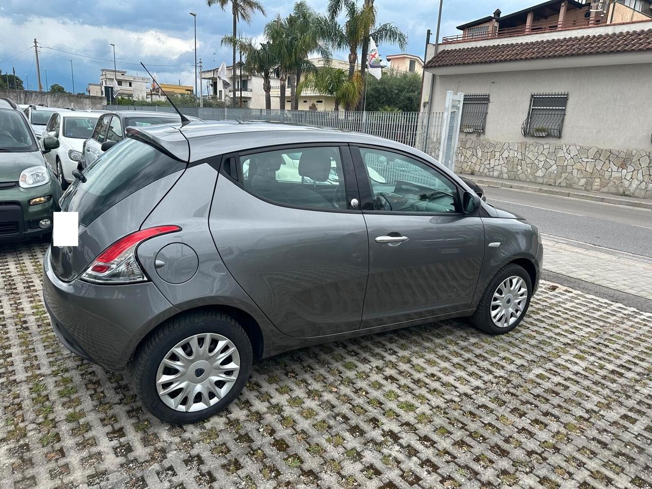 Lancia Ypsilon 1.2 69 CV 5 porte GPL Ecochic Silver-2014