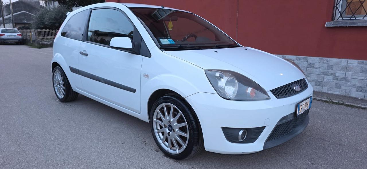 Ford Fiesta 1.6 TDCi 3p. Ghia S neopatentati