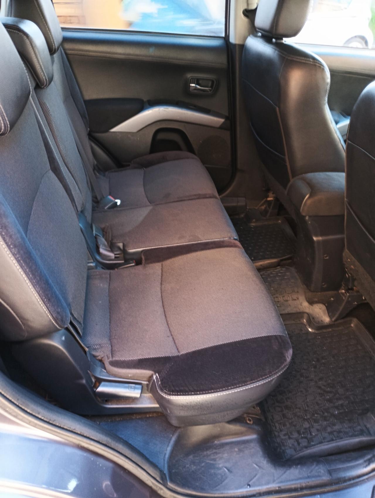 Mitsubishi Outlander 2.2 DI-D TC-SST Intense DPF 7 posti