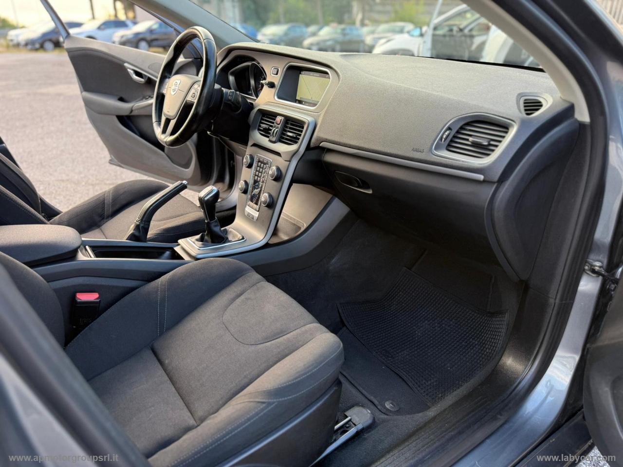 VOLVO V40 D2 Momentum