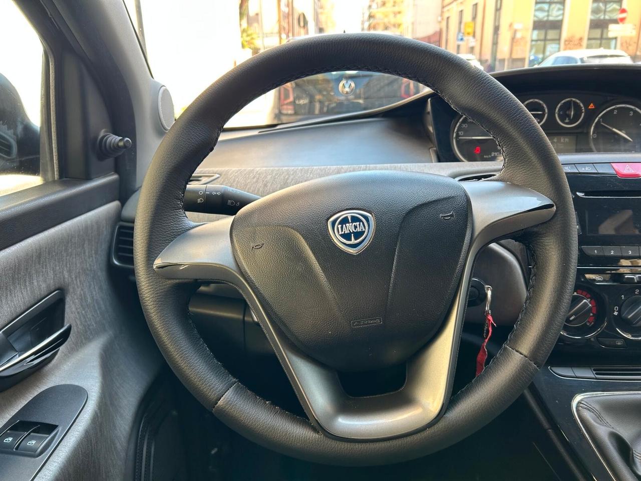 LANCIA YPSILON 1.3 MJT 95CV – 2012 – UNIPROPRIETARIO – GARANZIA 12 MESI – PARI AL NUOVO