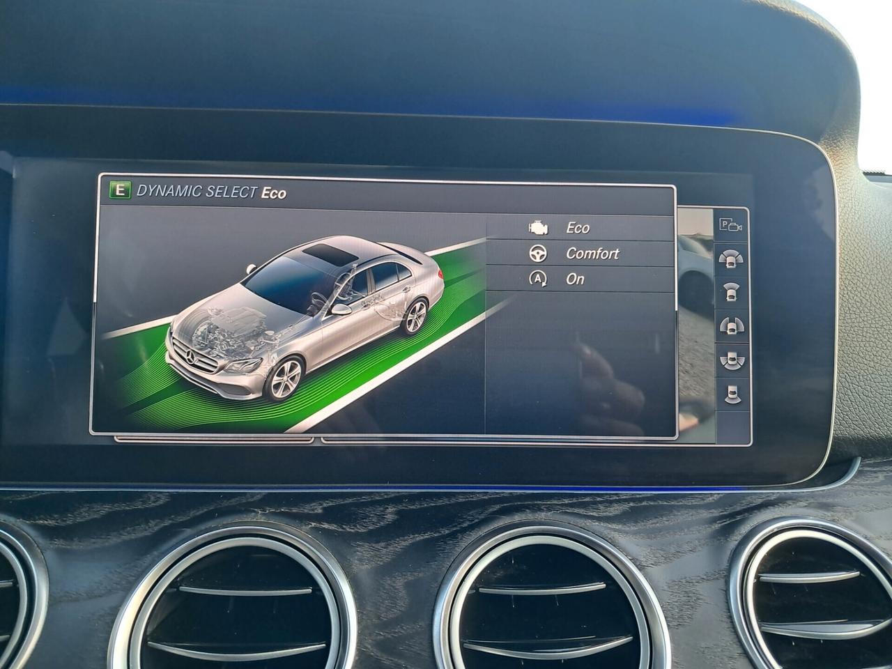 Mercedes E 220d Premium*AMG*VIRTUAL*CAM360°