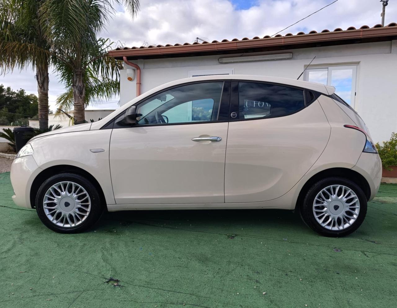 Lancia Ypsilon 1.2 69 CV 5 porte GPL Ecochic Silver - 2018