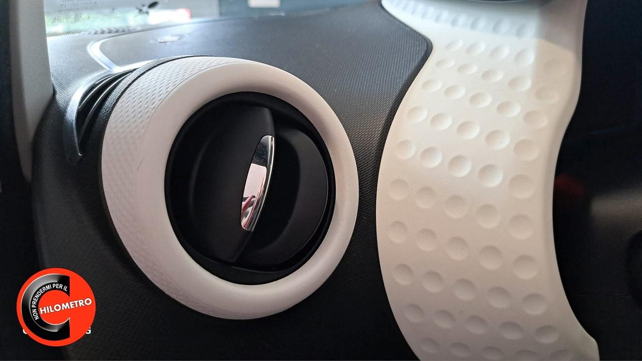 Renault Twingo SCe Stop&Start La Parisienne