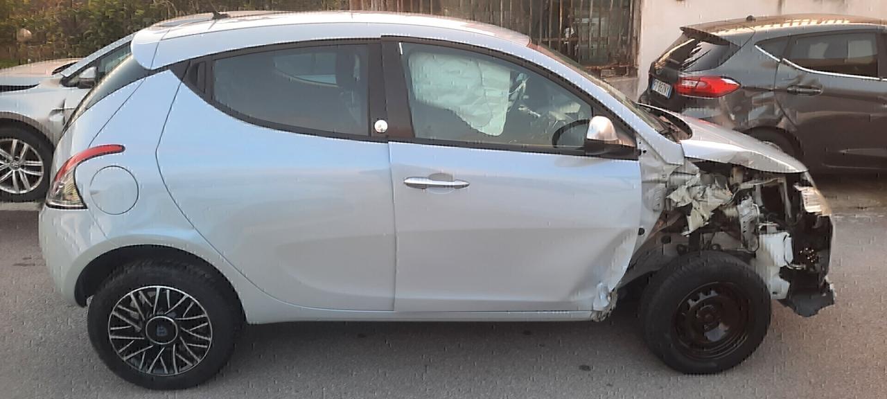 Lancia Ypsilon 0.9 TwinAir 85 CV 5 porte Metano Ecochic Mya