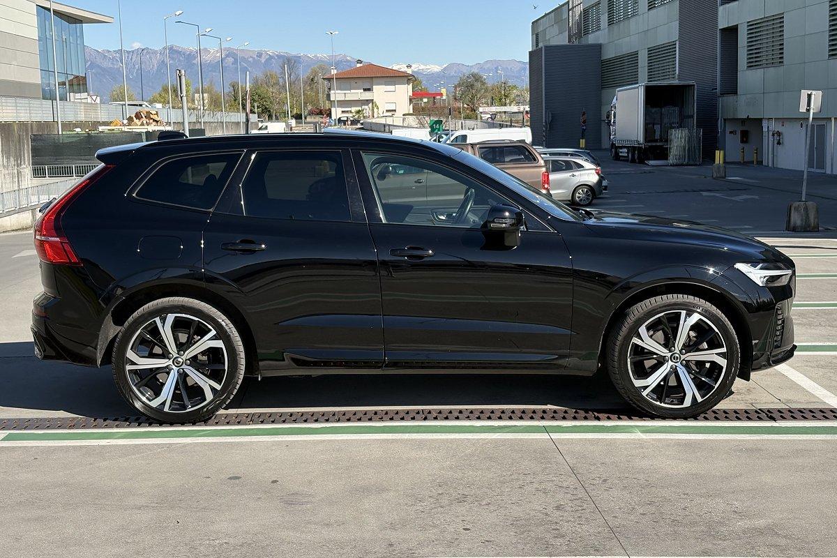 VOLVO XC60 B4 (d) AWD automatico Plus Dark N1