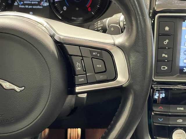 Jaguar F-PACE 2.0 D 180 CV AWD aut. R-Sport