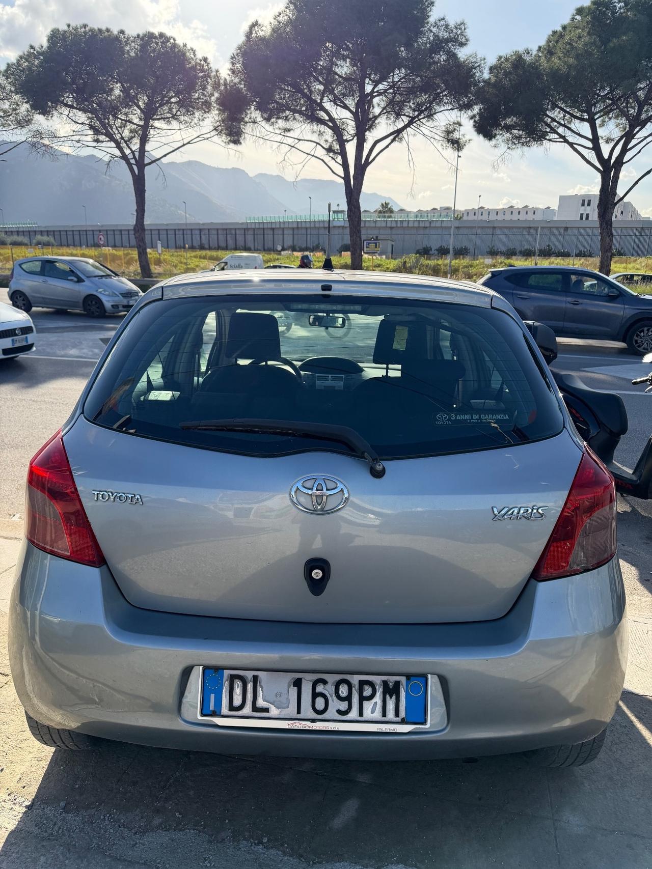 Toyota Yaris 1.0 5 porte