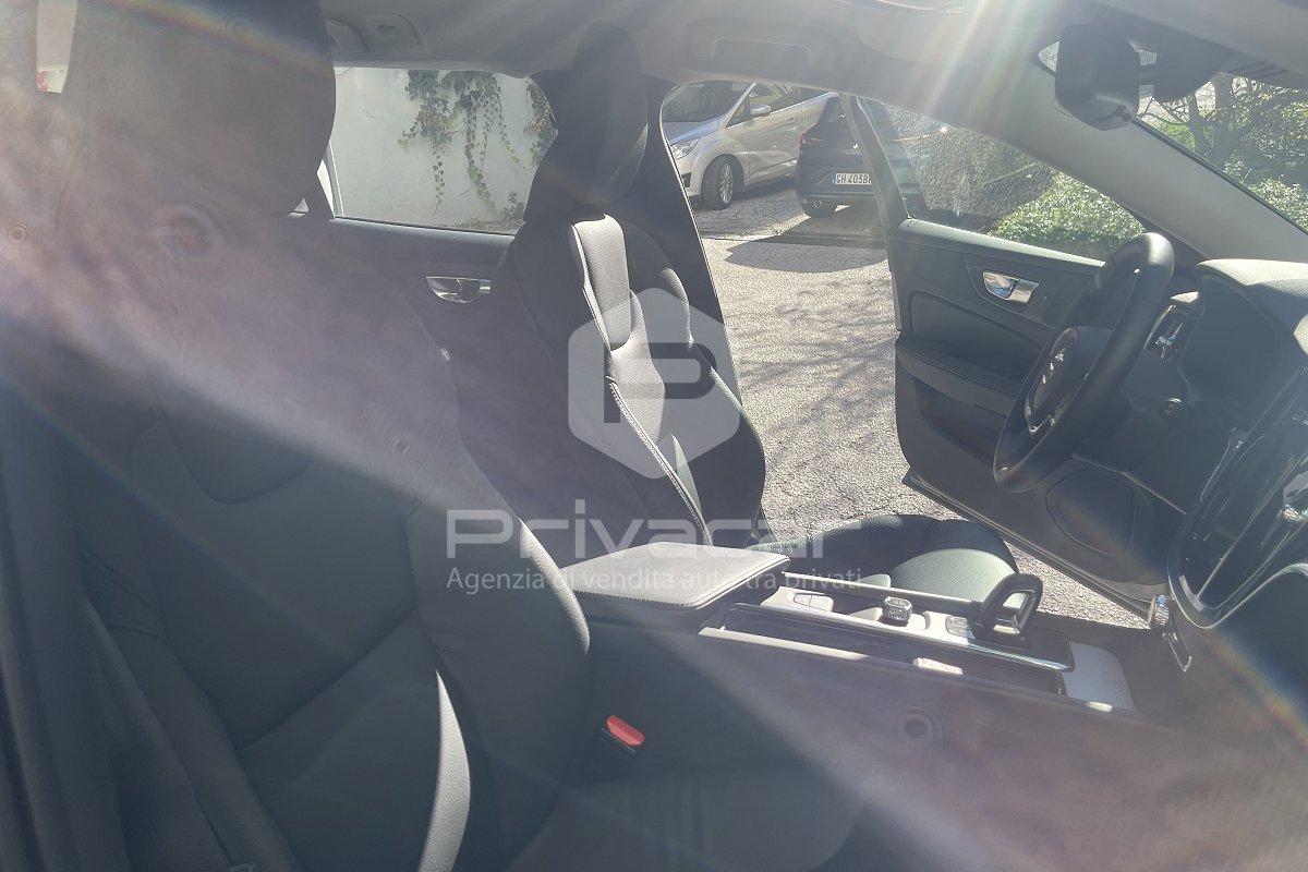 VOLVO V60 B4 (d) automatico Ultimate Dark