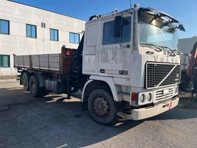 VOLVO FL12 6X2 GRU HAIB 140 E CASSONE RIBALTABILE TRILATERALE
