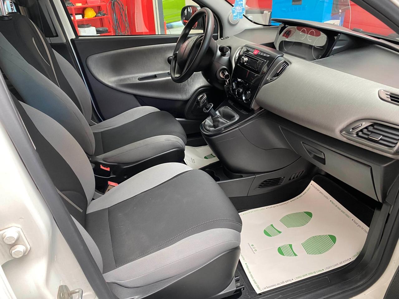 Lancia Ypsilon 1.2 69 CV 5 porte GPL Ecochic Silver