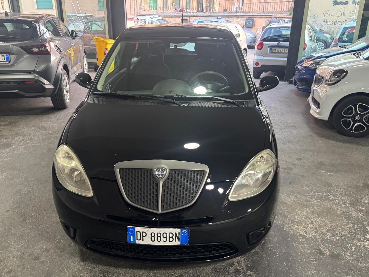 Lancia Ypsilon 1.3 MJT 75 CV MomoDesign