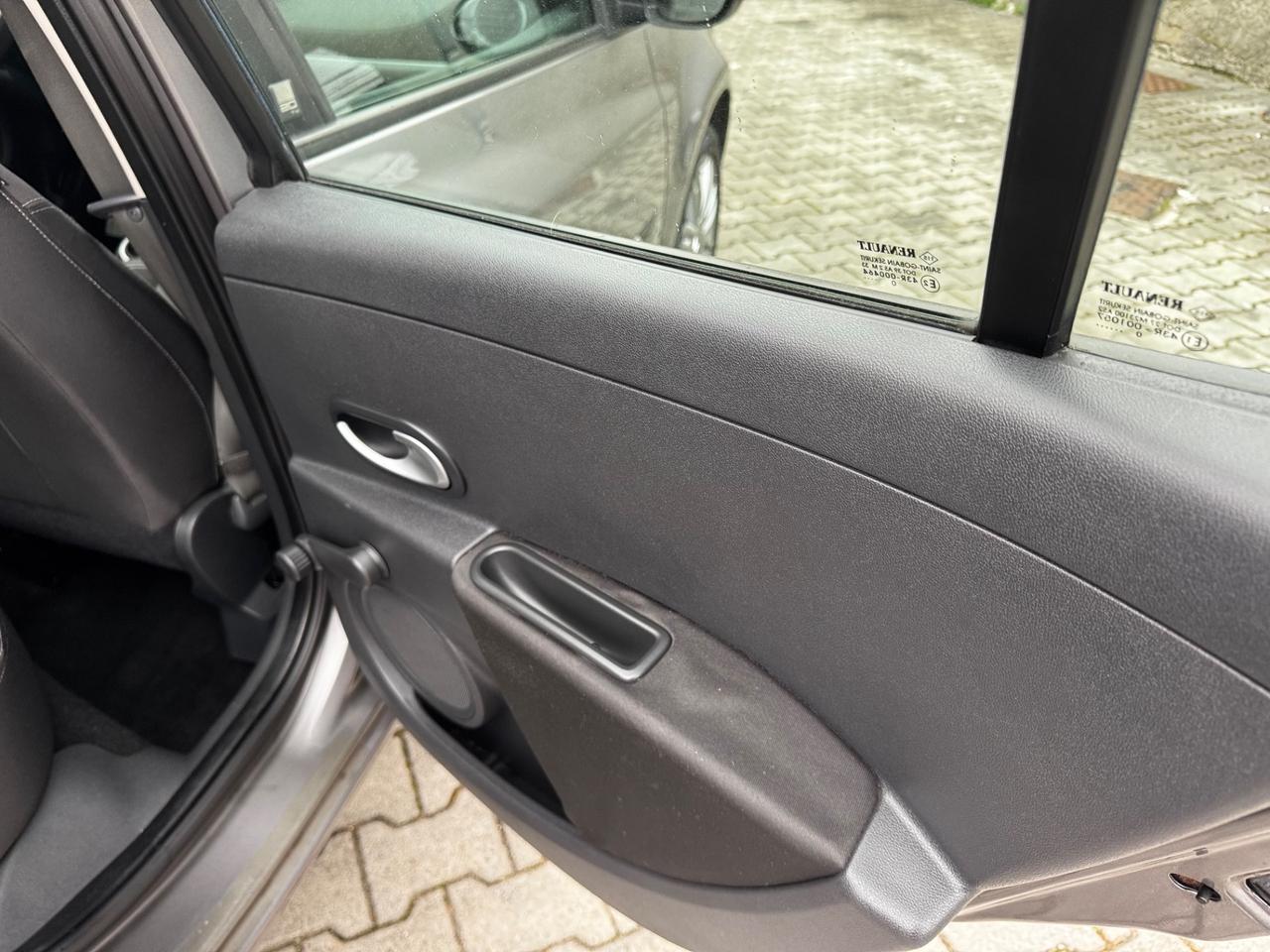 Renault Clio 1.5 dCi 85CV 5 porte con GANCIO TRAINO