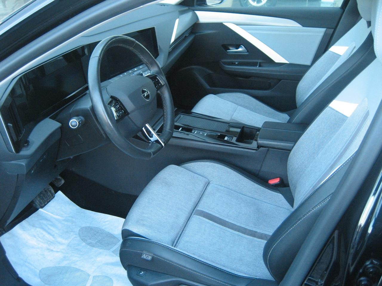 Opel Astra 1.6 Plug-in Hybrid 180 CV AT8 Business Elegance