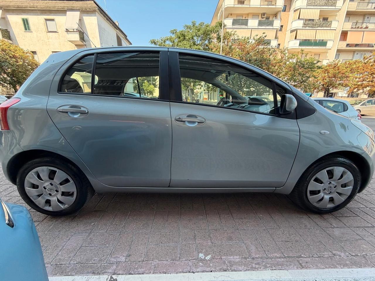 Toyota Yaris 1.0 5 porte Sol