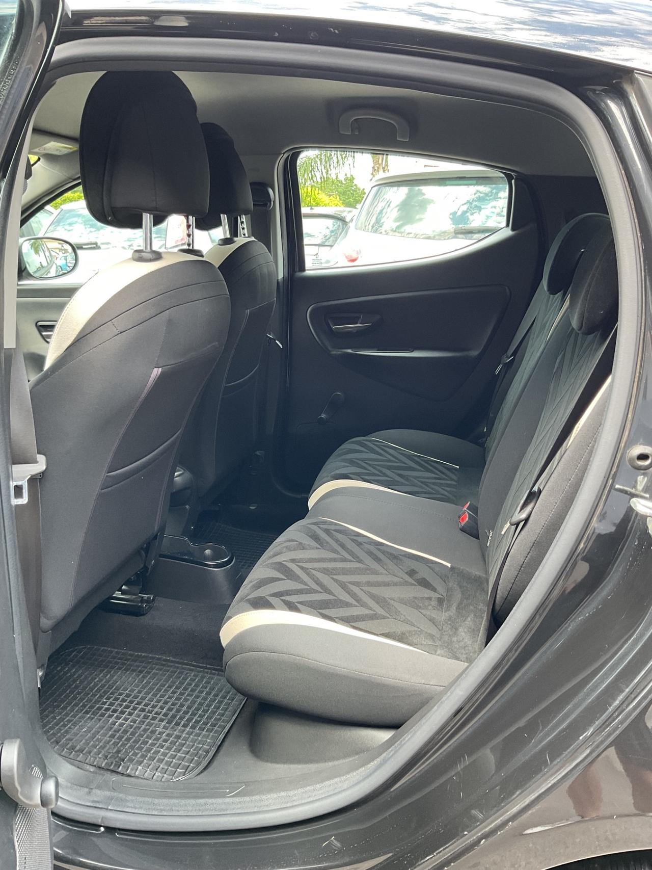 Lancia Ypsilon 1.2 69 CV 5 porte Platinum