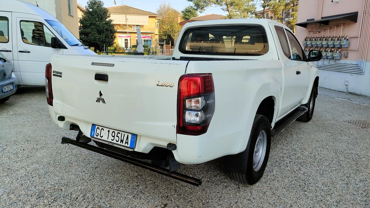Mitsubishi L200 2.3 TD Pick up 4x4 Iva compresa