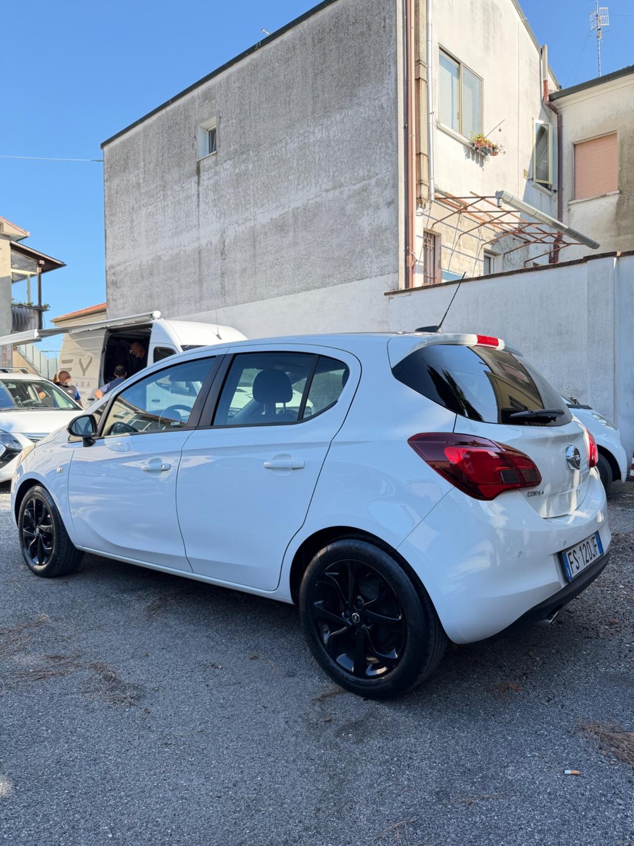 Opel Corsa 1.2 5 porte Black Edition