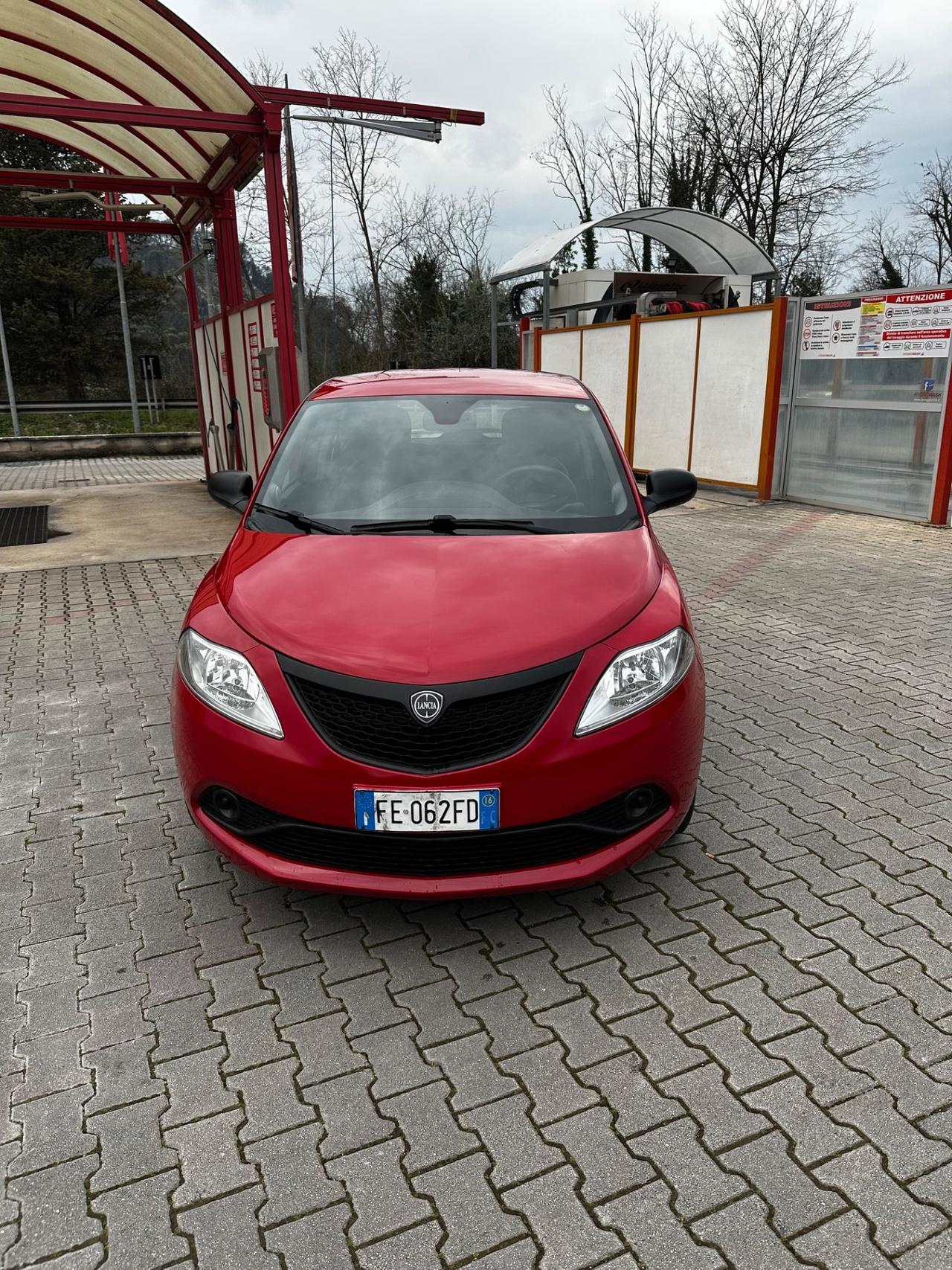 Lancia Ypsilon 1.2 69 CV 5 porte Gold