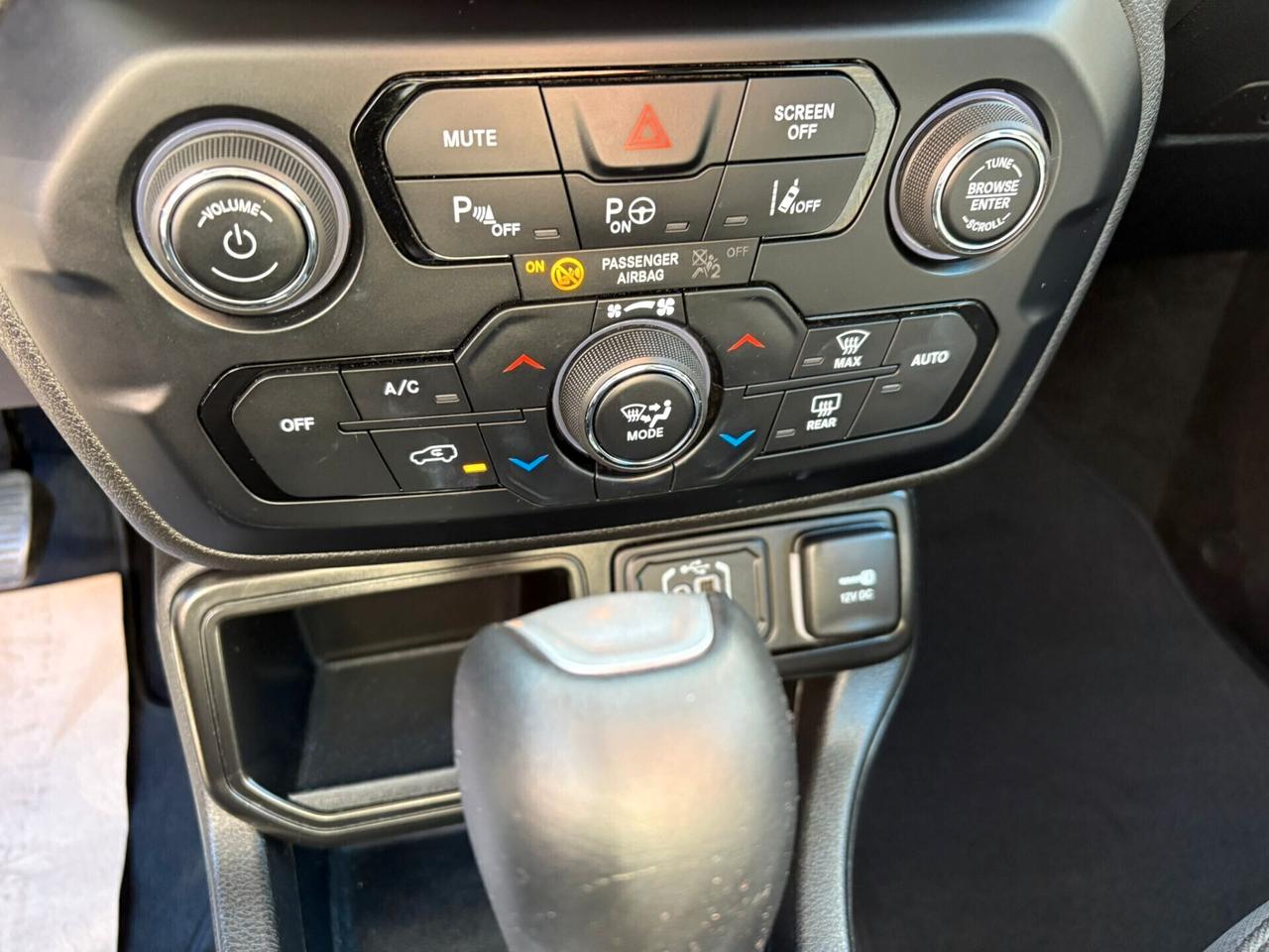 Jeep Renegade 1.5 Turbo T4 MHEV Summit