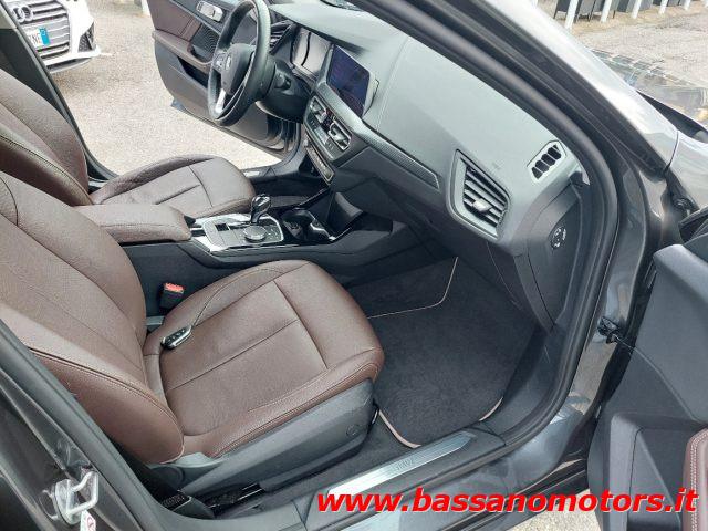 BMW 118 i 5p. Luxury PELLE TOTALE / NEOPATENTATI