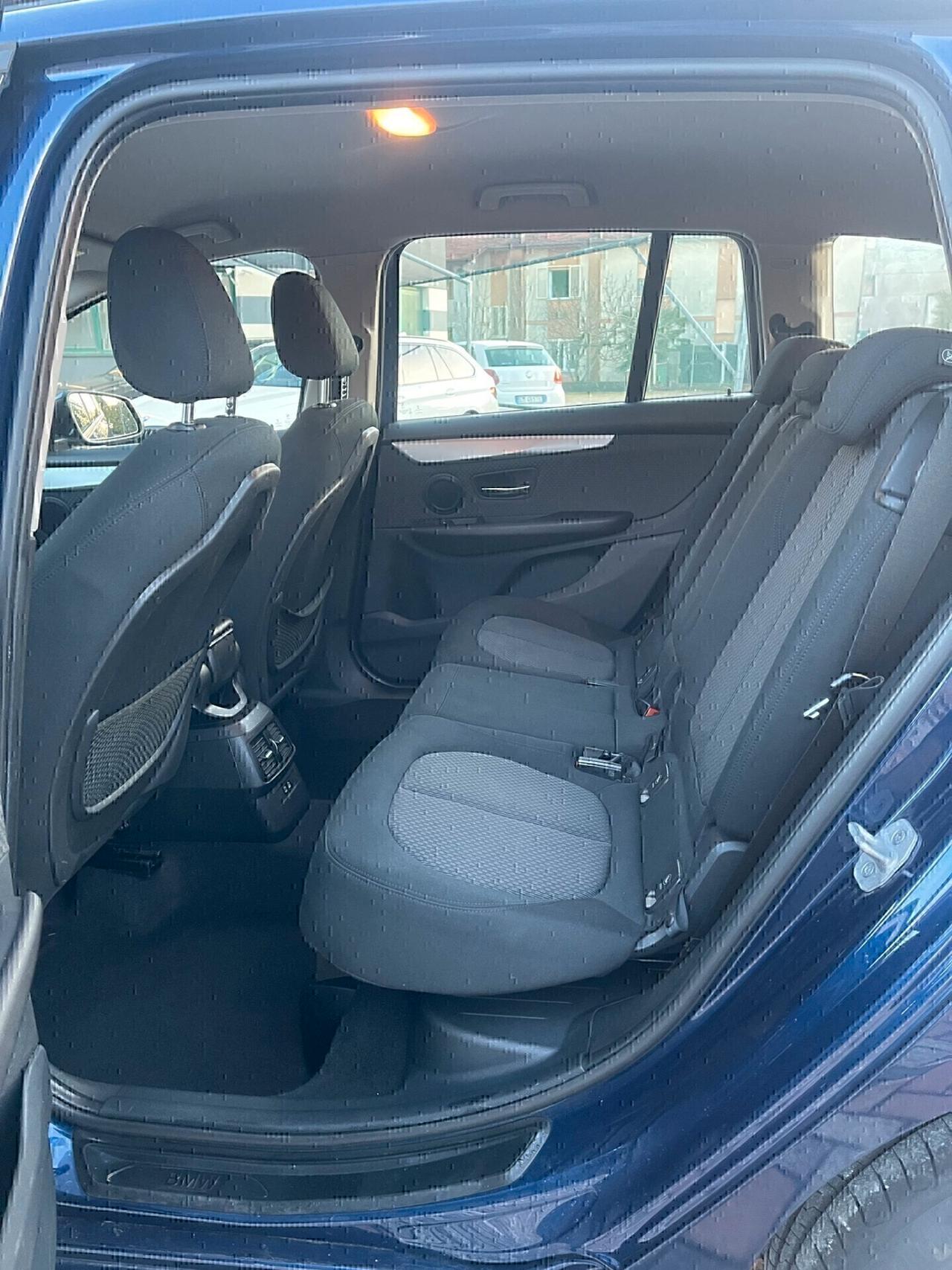 Bmw 2er Active Tourer 7 posti NeoPatentati