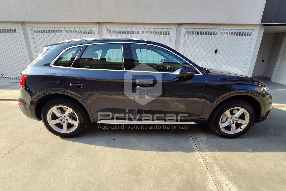 AUDI Q5 40 TDI quattro S tronic Business