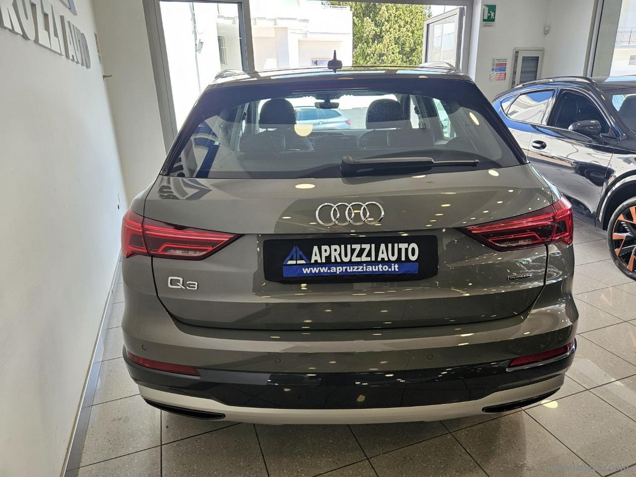 AUDI Q3 40 TDI quattro S tr. Business Adv.