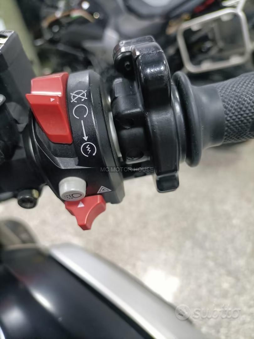 Ducati scrambler 800 +0maggi0 casco+rate+permute