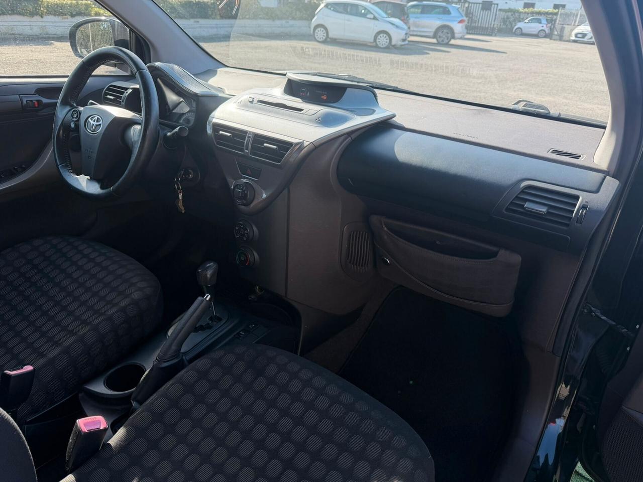 Toyota iQ 1.0 Multidrive