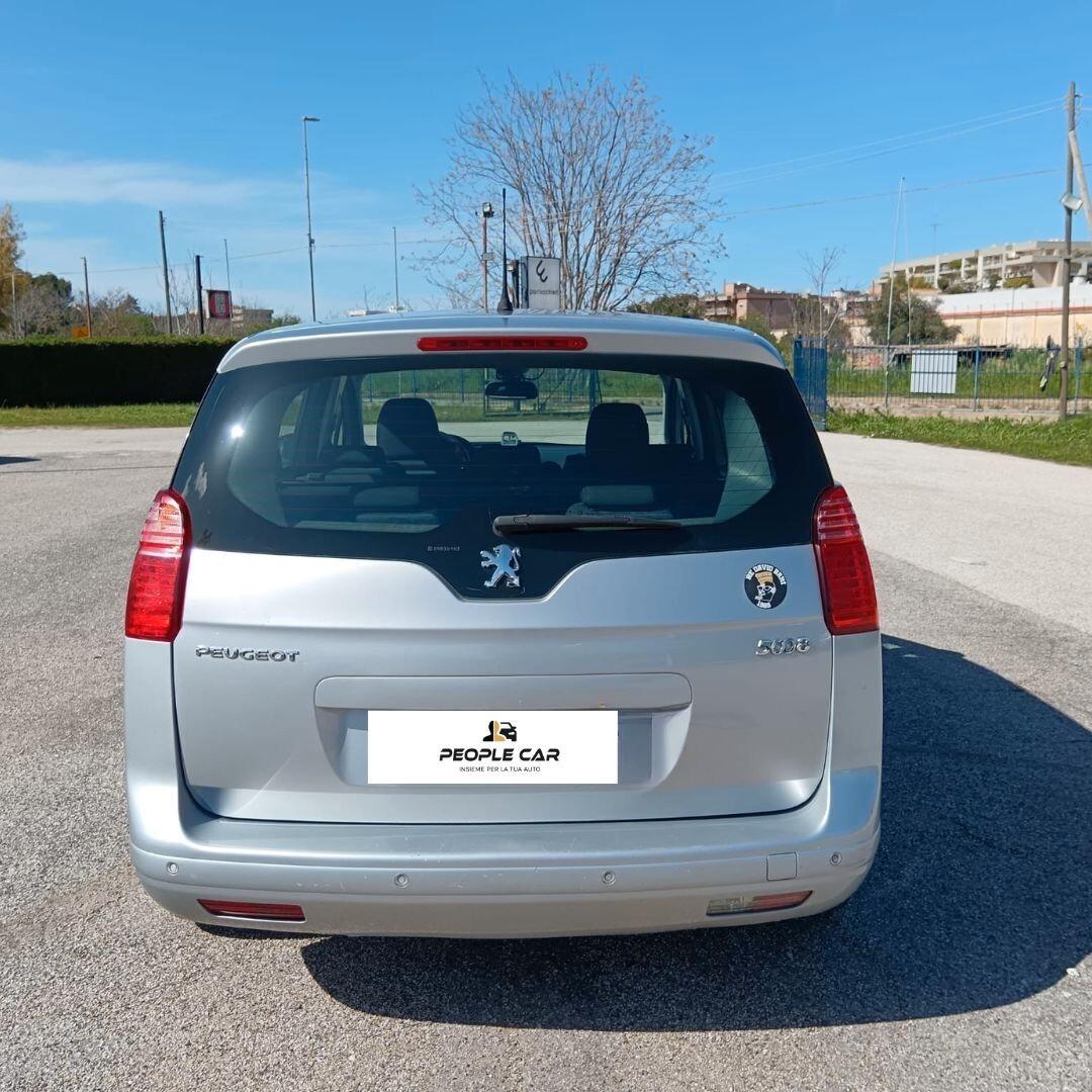 Peugeot 5008 1.6 HDi 112CV Premium *7 POSTI*