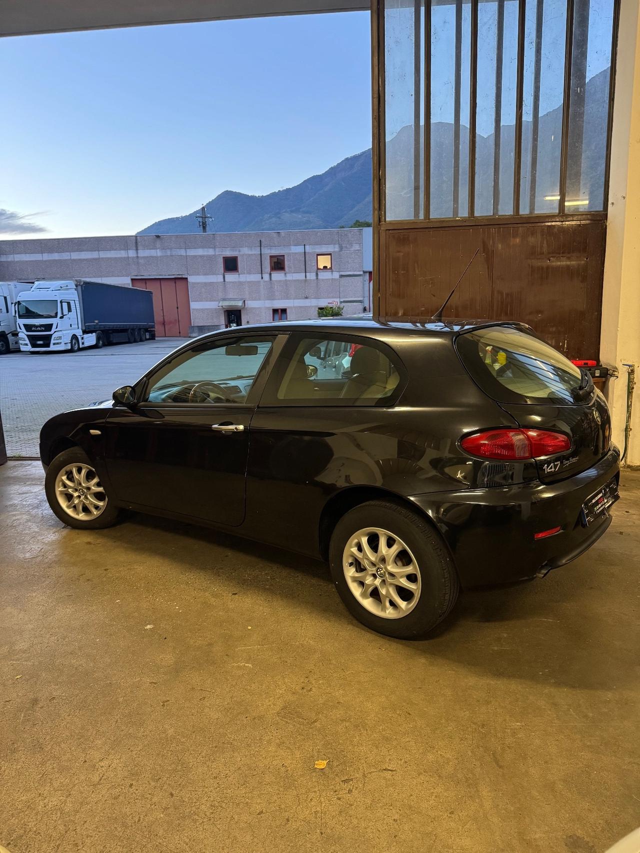 Alfa Romeo 147 1.9 JTD (120) 5 porte Progression