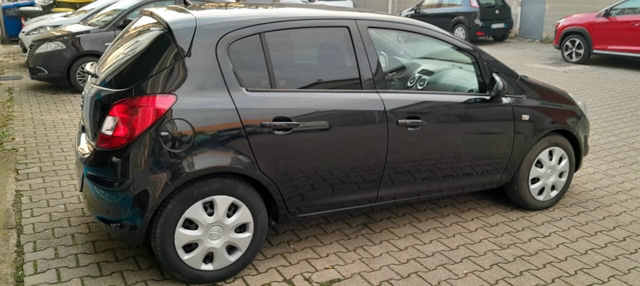 Opel Corsa 1.2 16V 5 porte Cosmo Edition