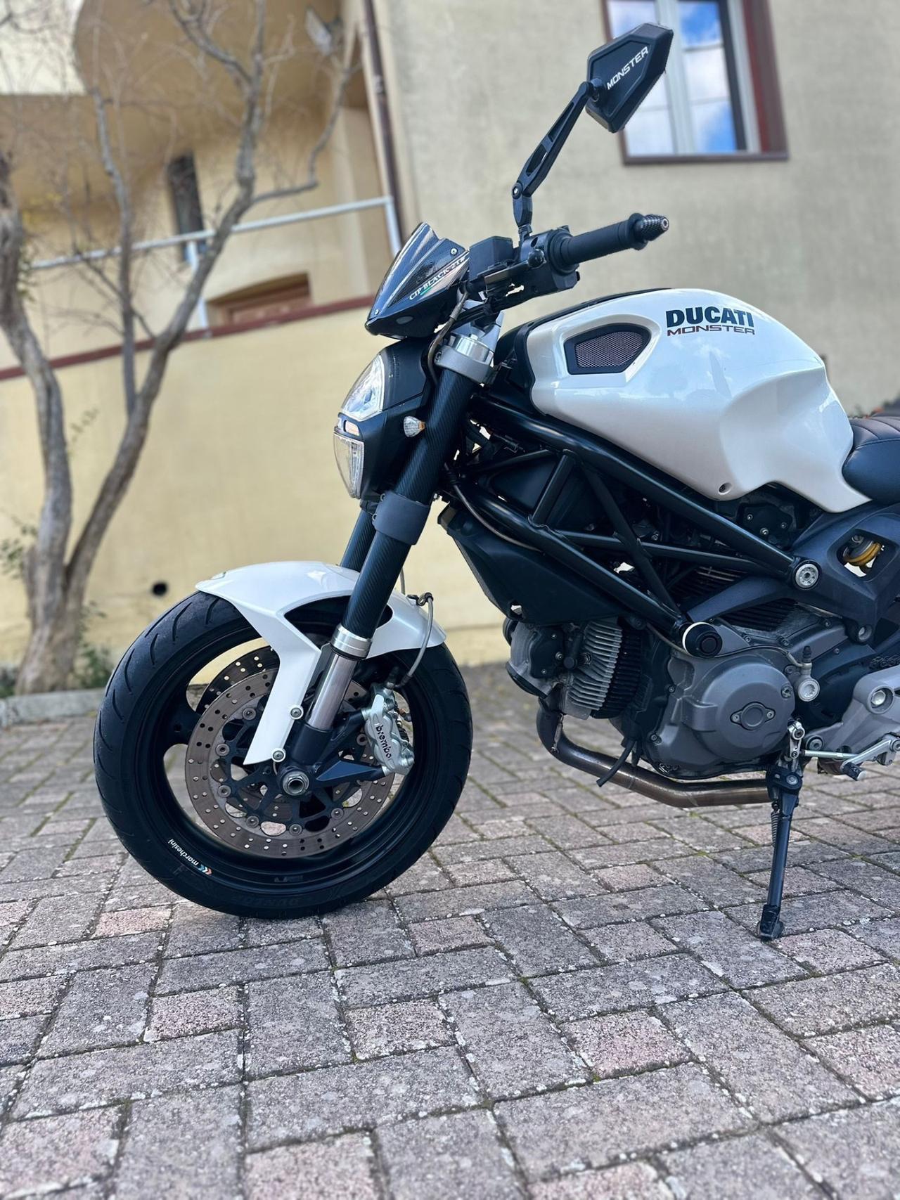 Ducati Monster 696