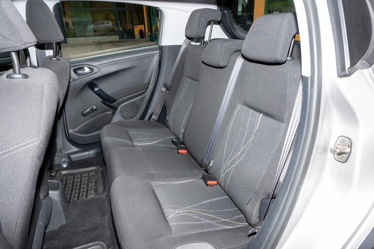 Peugeot 208 1.4 HDi 68 CV - NEOPATENTATI