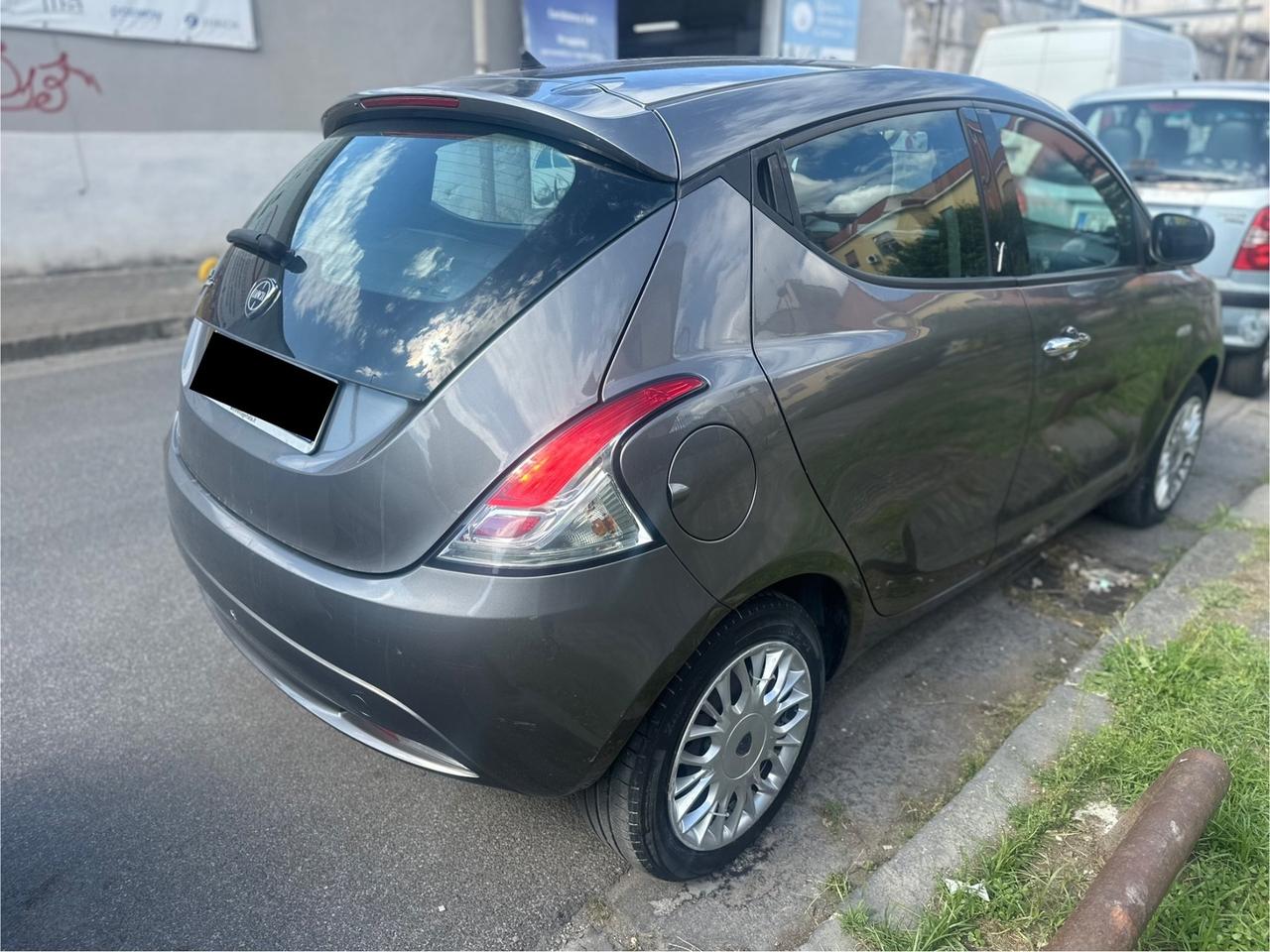 Lancia Ypsilon 1.2 69 CV 5 porte Silver