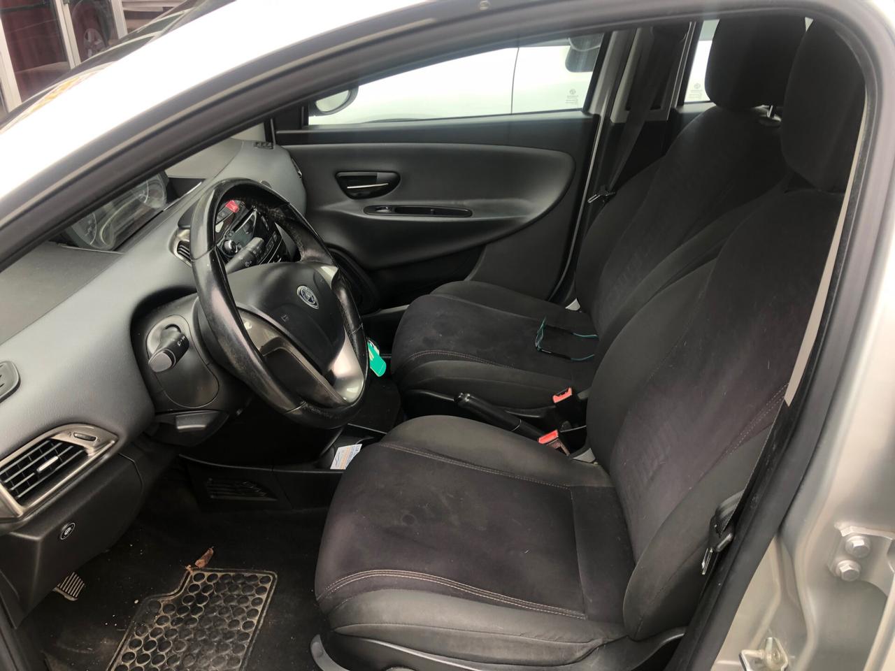 Lancia Ypsilon 1.2 69 CV 5 porte S&S Silver