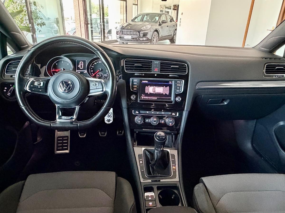 Volkswagen Golf 2.0 tdi R-Line 150cv
