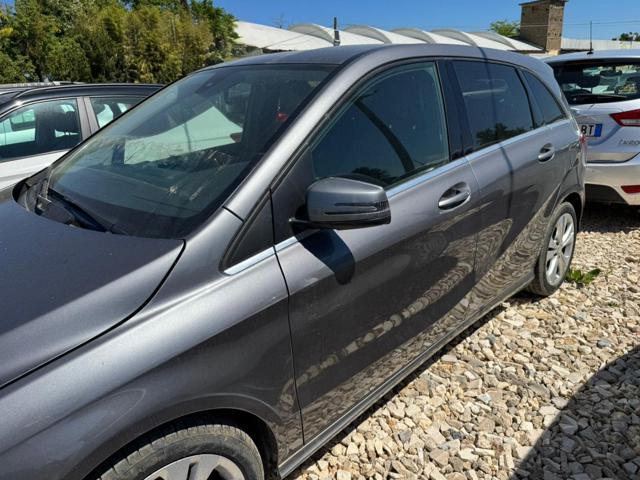 MERCEDES-BENZ B 180 d Business