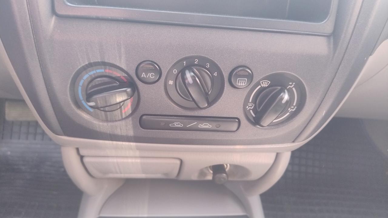 Mazda 323 F 1.6i 16V C. Autom. ASI-CRS clima Ok Neopat.