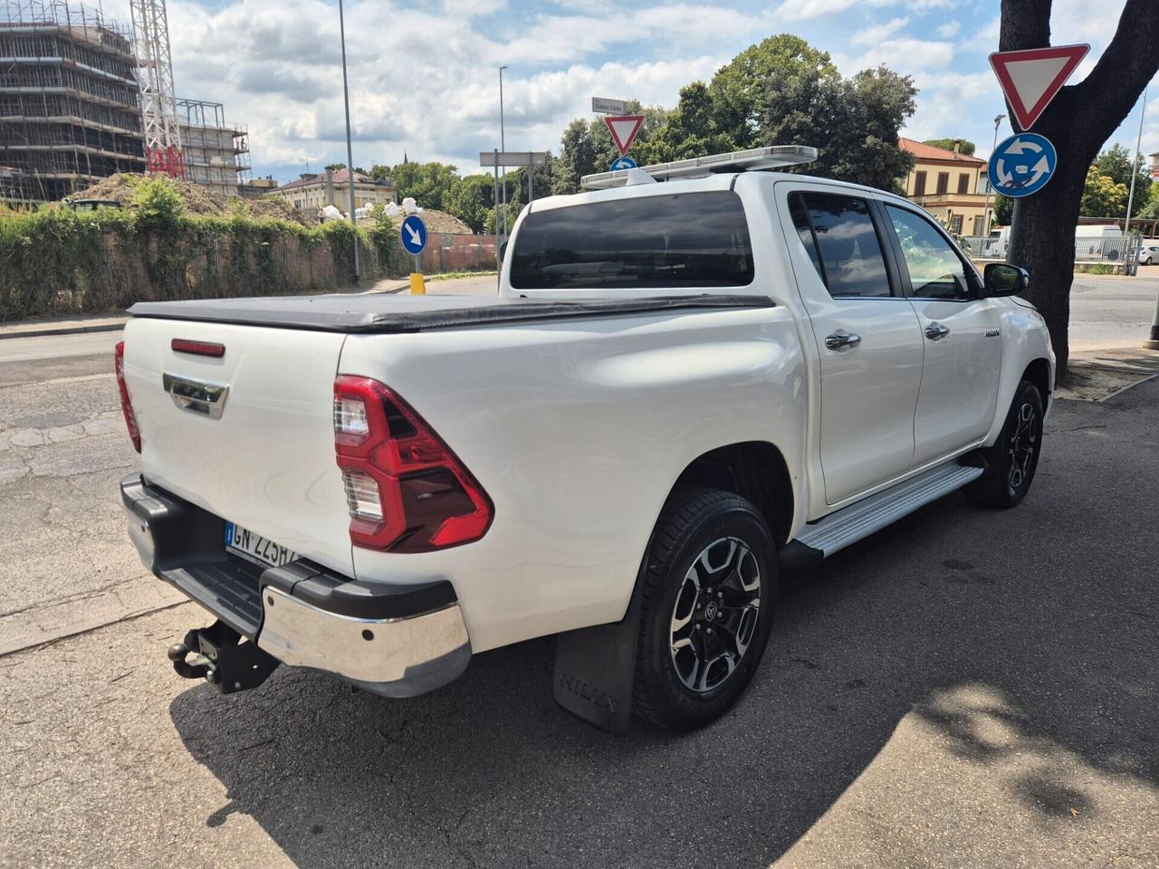 Toyota Hilux 2.4 D-4D A/T 4WD 4 porte Double Cab Lounge