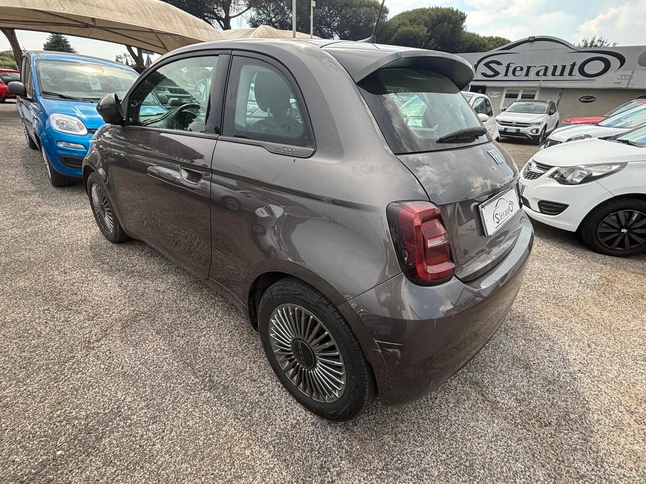 Fiat 500 500e Berlina 42 kWh La Prima