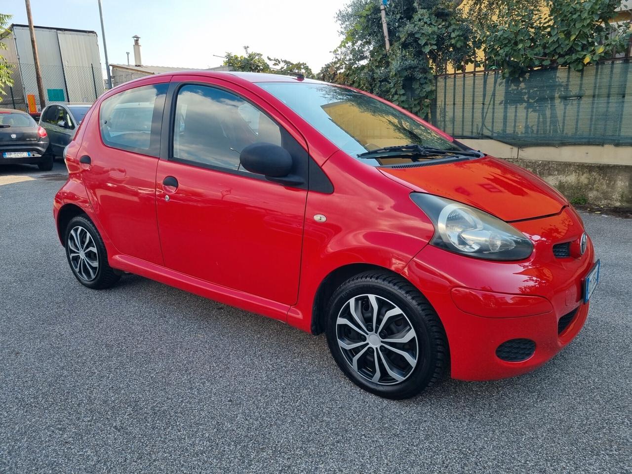 Toyota Aygo 1.0 12V VVT-i 5 porte Sol