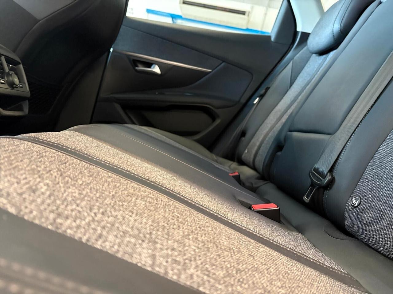 Peugeot 3008 ALLURE BlueHDi 130 6mt SPOTICAR