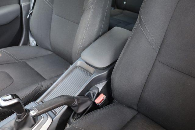 VOLVO V40 D2 2.0d UniPropietario Tagliandata per NEOPATENTAT