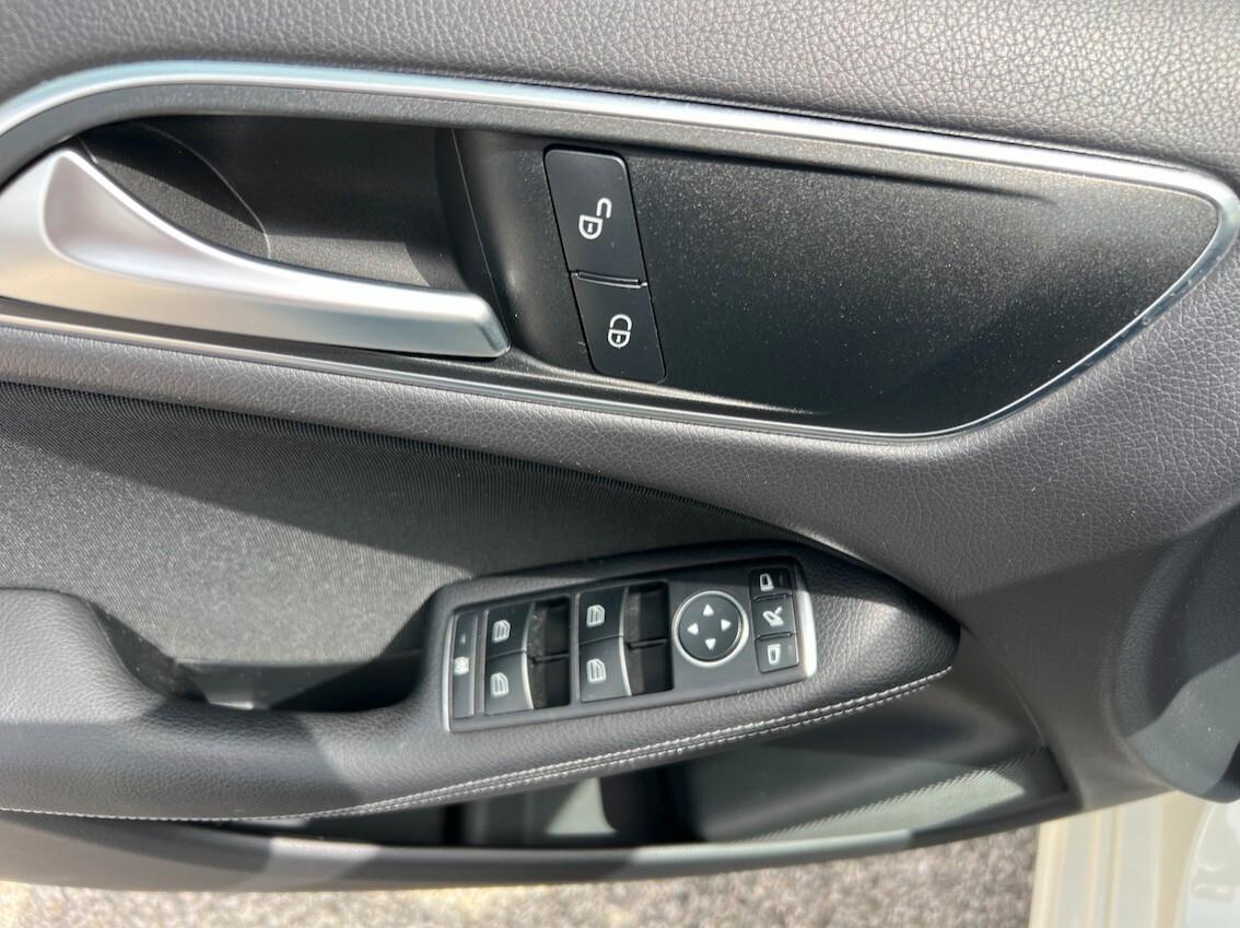 Mercedes-Benz B 180 1.5 d 110 cv executive auto Navi unico proprietario